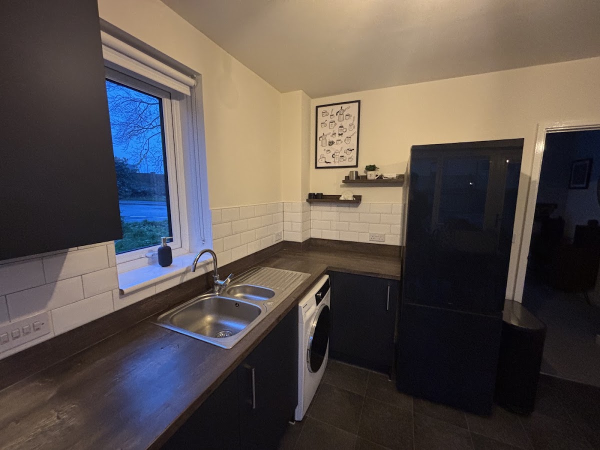 White metro tile splashback in a fitted kitchen